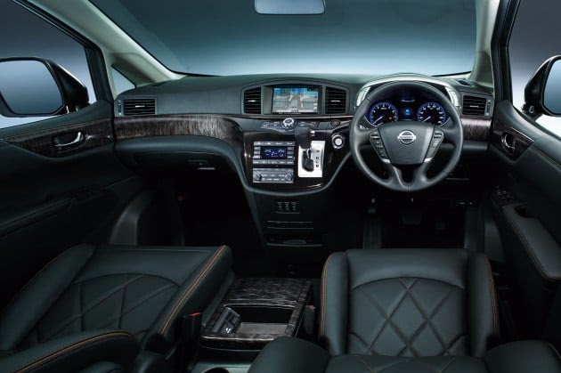 2014-nissan-elgrand-dashboard