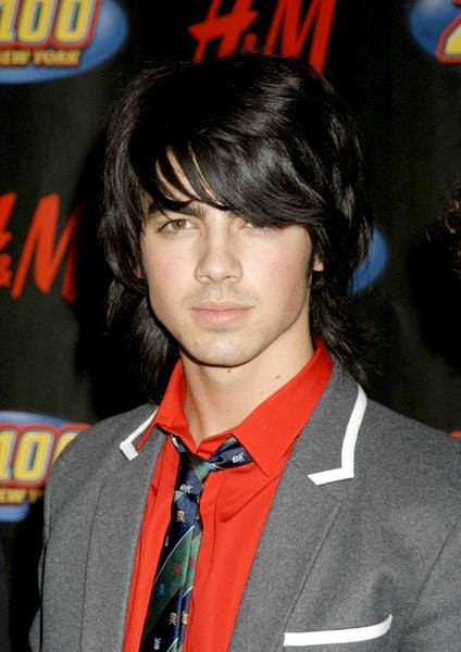 joe jonas with long hair