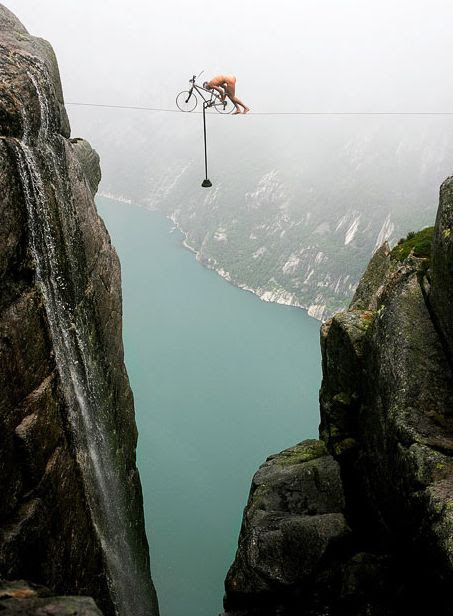 Balancing on the Edge of a Cliff (18 pics)