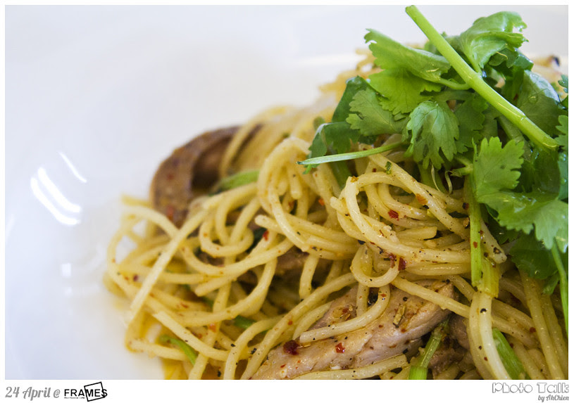 Frames Cafe : Duck Confit Olio