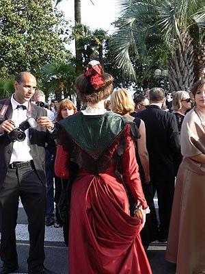 jolie robe rouge.jpg