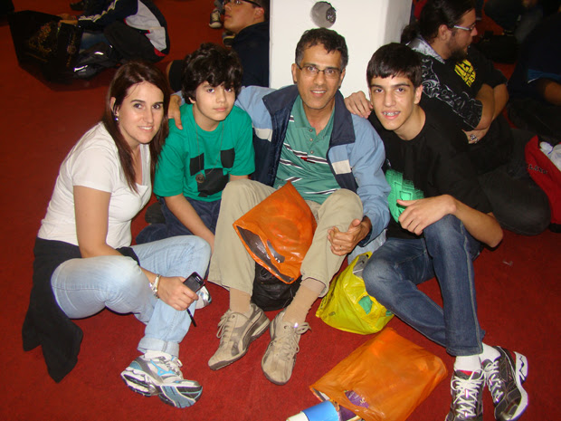 Andreia e sua família aprovaram a Brasil Game Show 2012 (Foto: Felipe Vinha)
