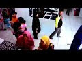 Terekam CCTV,  Aksi Pencuri Berhijab Di Toko Kain Pasuruan