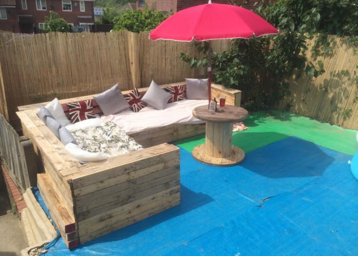 Patio Garden Corner Seating With Pallets Pallet Ideas