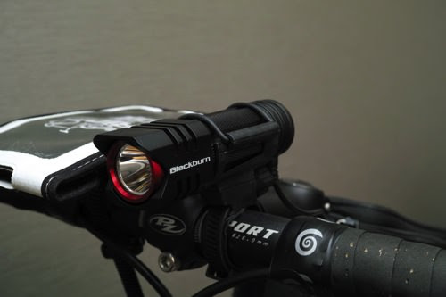 これで夜道も安心 自転車用高輝度ledライトblackburn Scorch 1 0をハイモードで時間点灯させる装備