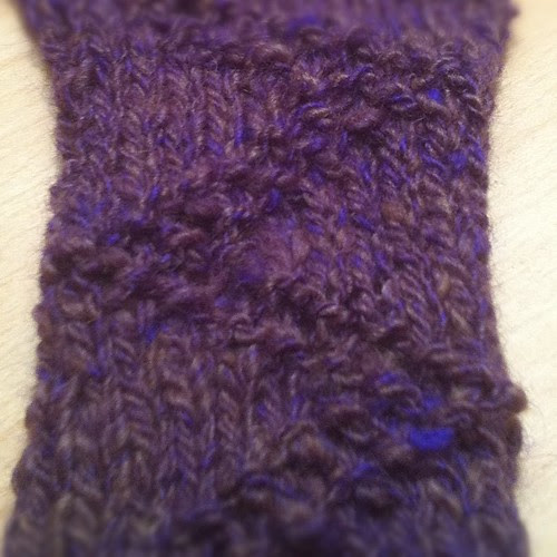 ZigZag design on headband made from dyed wool yarn by Herie7