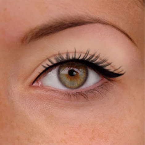 How To Apply Eye Liner Correctly Pictures How To Apply Eye Liner Correctly 470 x 470 makeup tips and tutorials