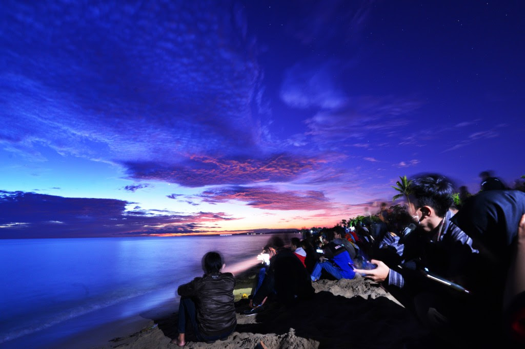 Masyarakat Bangka antusias menanti fenomena gerhana matahari total untuk mengabadikannya. Foto: Dok. MakhfudSappe