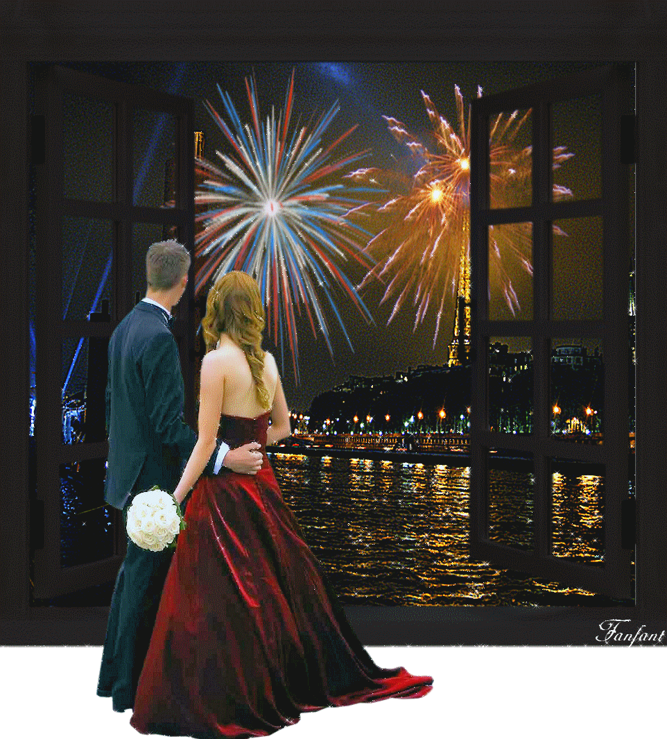 Un couple devant un feu d'artifices...