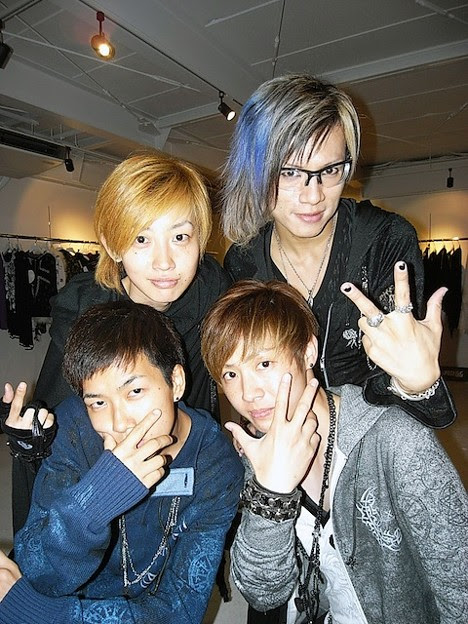 昨日はsecret Guyzさんとショーに向け衣装合わせ 楽しいショーになりそ 写真共有サイト フォト蔵