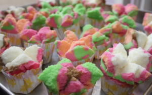 Cara Membuat Kue Apem Kukus Mekar Empuk dan Enak | Sajian ...