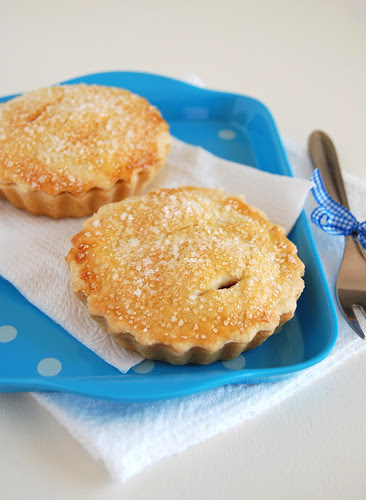 Apple and cinnamon mini pies / Mini tortinhas de maçã e canela