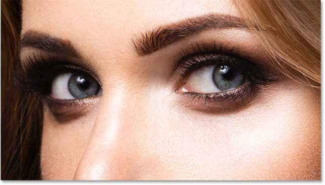 Zooming in closer to the eyes. Image © 2017 Photoshop Essentials.com