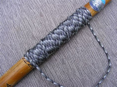Thinking of visiting a shelter to view dogs for adoption but not sure whether they make for good pets? Good tutorial for making paracord handle wraps. | Scouts