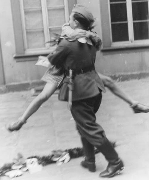 Kissing worldwartwo.filminspector.com