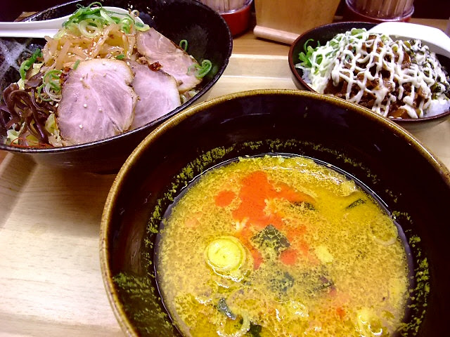 多彩なメニュー構成の人気ラーメン店 大阪駅前第３ビル 美食天地らーめん 遥華 Mのランチ