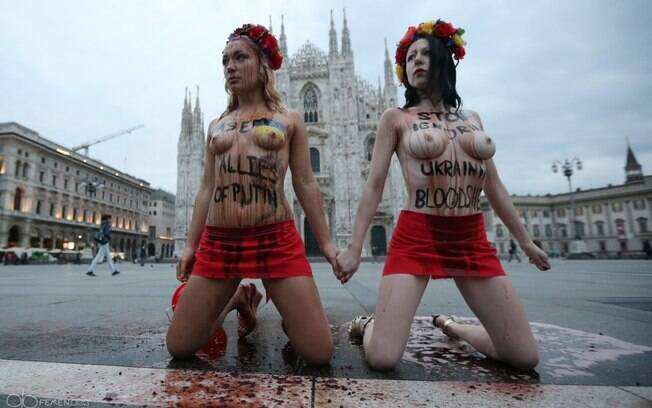 16 de Outubro - Intervenção com banho de tinta vermelha simbolizando ucranianos mortos devido à intervenção da Rússia no país foi realizada em uma praça de Milão. Foto: Femen/Divulgação