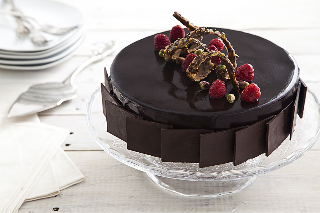 Pistachio and Raspberry Chocolate Mousse Cake | Lil' Cookie