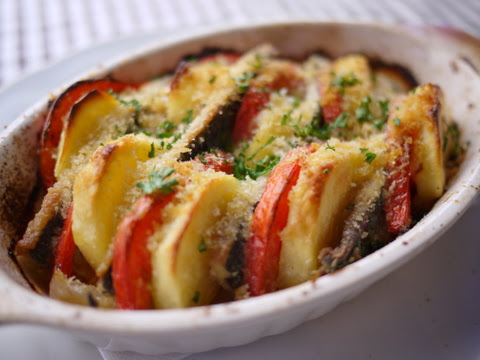 東京グラトンズ 料理レシピ いわしとトマトとじゃがいもの重ね焼き