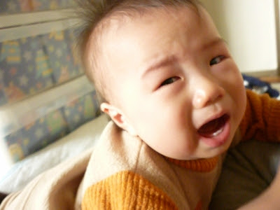 赤ちゃん大泣き 着替えやオムツ交換を嫌がる ９ １０ヶ月 ぼにょ朗育児日記
