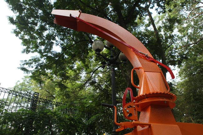 Tận thấy máy nghiền cây &#34;nhai&#34; cây xanh trên phố Thủ đô - 6