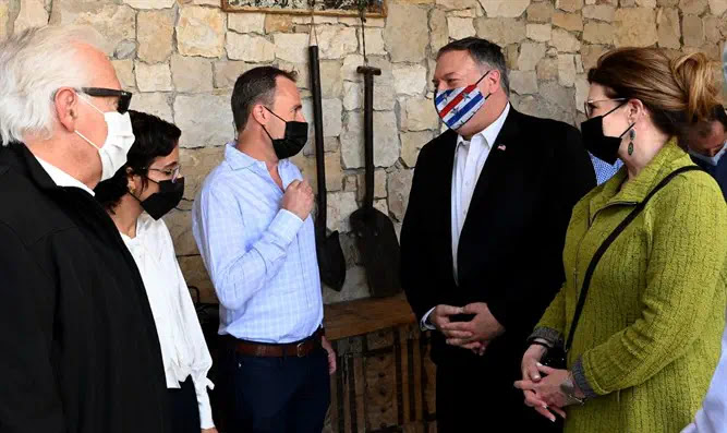 Pompeo visits Psagot Winery