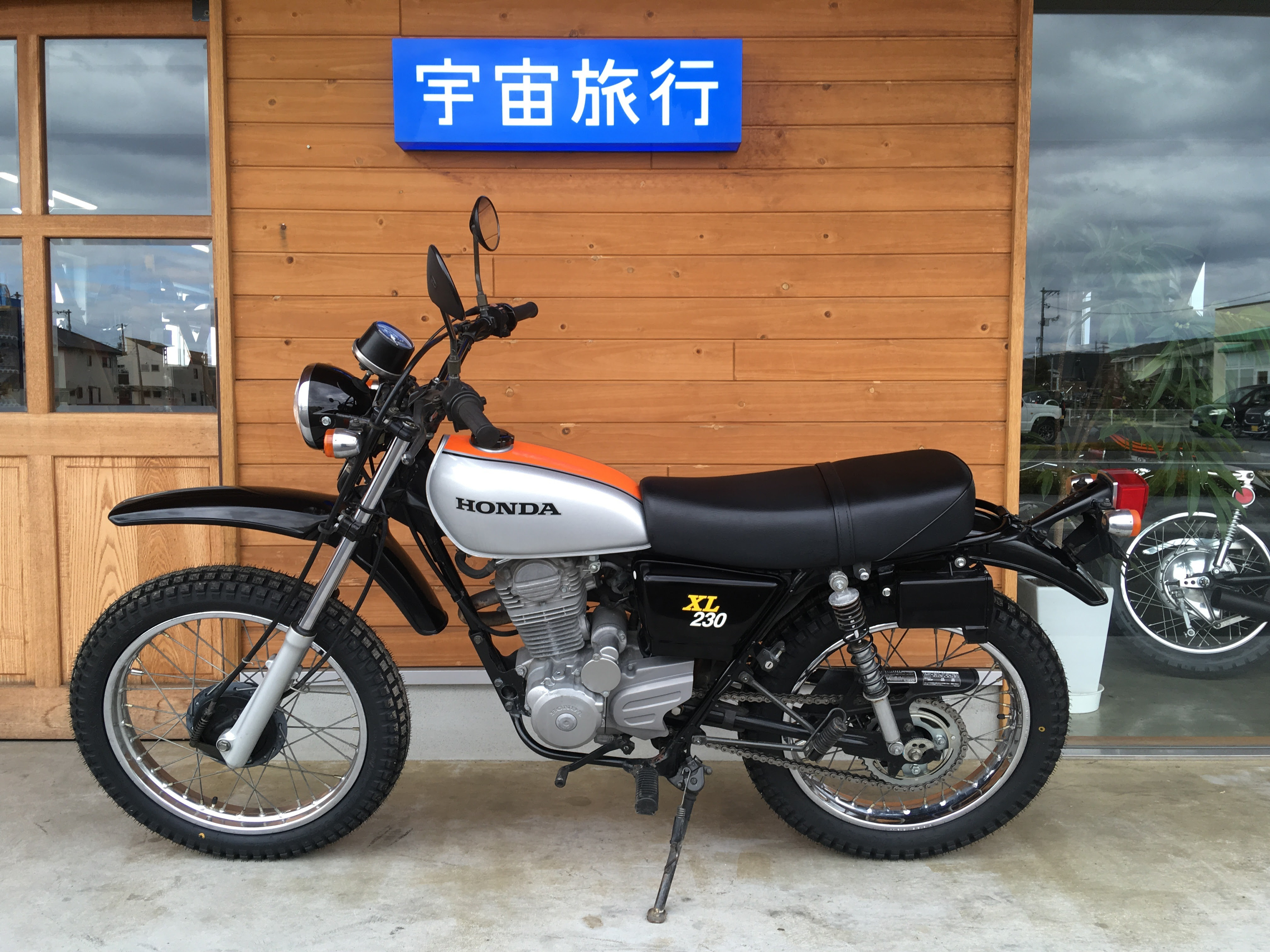 Xl230入荷の巻き バイク屋 宇宙旅行 のきょうあした