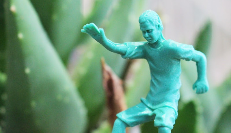 トイストーリーのグリーンアーミーメンがスケボーに挑戦 雑貨 Mag