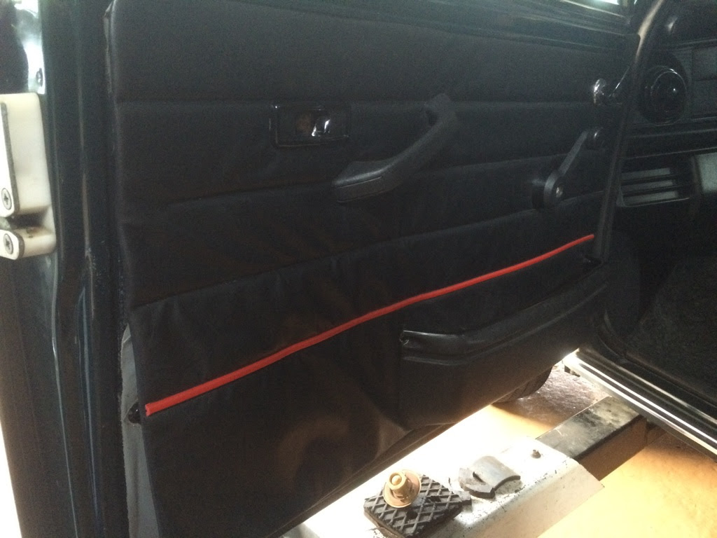 旧miniのドアトリム修理張り替え 旧ローバーミニクーパーのドア内張りレストア 輸入車旧車の古いドアトリムボードをコルクボードから作り直し ｳｼﾞﾀｵｰﾄｻﾛﾝ住吉店 06 6606 0700 住吉区万代東4 4 16 ベンツ 修理 車検 大阪 豊中 阿倍野区 住吉区 堺市