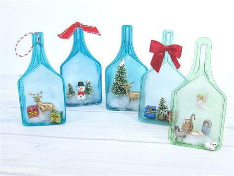 Recycled Laundry Scoop Christmas Scene   FaveCrafts.com