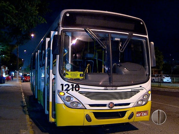 Ônibus da linha 01 foi alvo de assalto na Zona Oeste de Natal (Foto: Reprodução/Inter TV Cabugi)