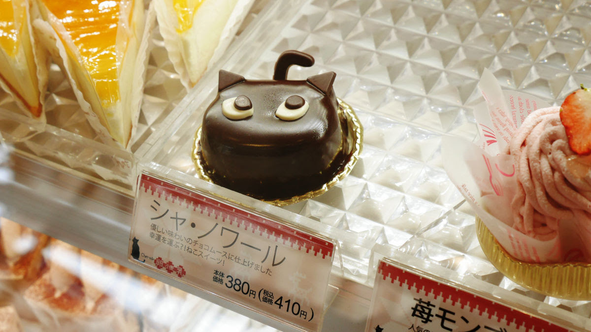 黒ねこロール をシャ ノワールで食べてみた 圧倒的フワフワ ライブドアニュース
