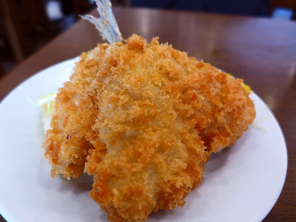 すさまじく繁盛している巣鴨の食堂のアジフライは間違いなく日本一です 東京巣鴨 ときわ食堂 Mのランチ