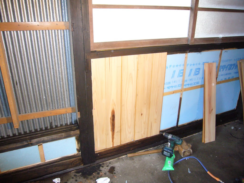 玄関24 腰壁の羽目板張り 16 10 古民家改修を終えた後は野鳥観察