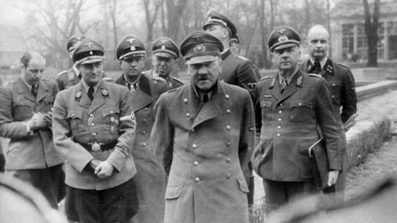  Alimentada por las drogas, la megalomanía de Hitler no conocía límites.