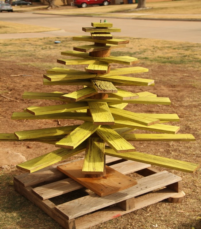 Pallets Made Wooden Christmas Trees | Pallet Ideas
