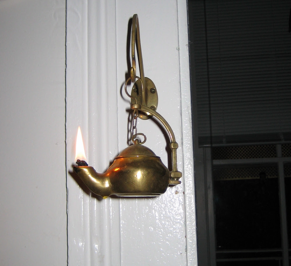 brass oil lamp presentment