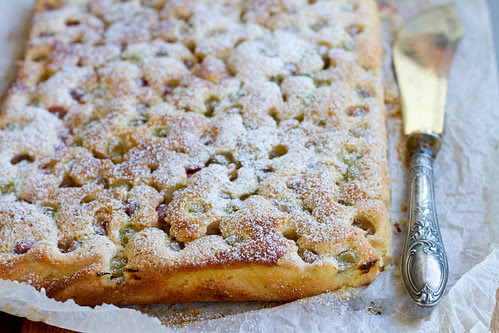 Gooseberry marzipan cake / Tikri-martsipanikook / Karusmarjakook martsipaniga