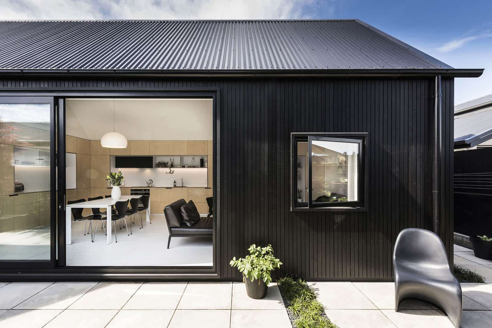 Small House in New Zealand Designed by CoLab Arquitectura Small House in New Zealand Designed by CoLab Arquitectura
