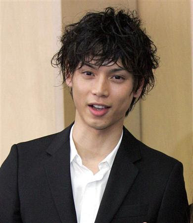 黒髪パーマがセクシー 水嶋ヒロの髪型集 作り方 セット法 Boy
