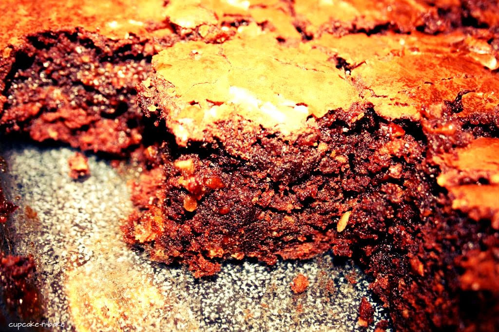 Caramel Turtle Brownies via @cupcake_n_bake