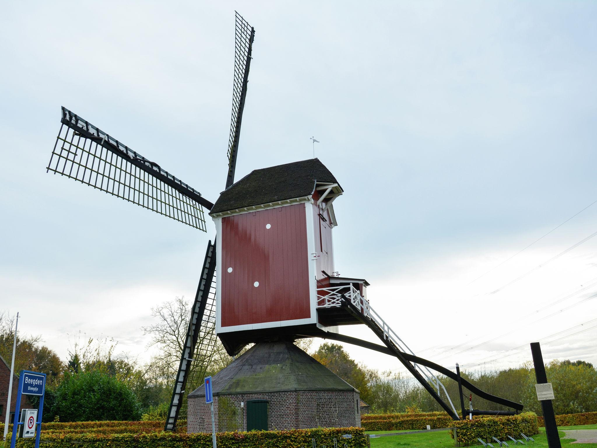 House with garden, in water-rich area Maasgouw Netherlands