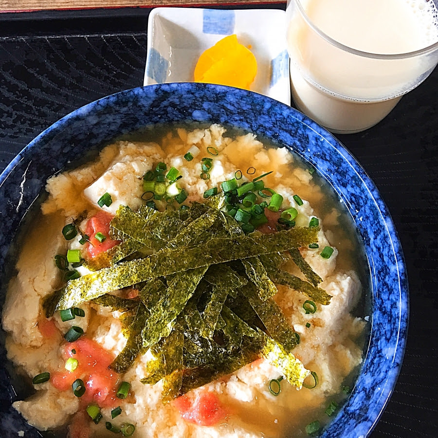 とうふの比嘉 沖縄 石垣島 石垣島で訪れておきたい出来立てゆし豆腐の人気店 さとうきび畑の中にある のどかなロケーションの素朴なお店です 東京都以外