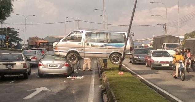 FUHH.. PELIK Bin AJAIB!! Kemalangan Yang 'PALING TAK MASUK AKAL' Dan Anda TIDAK TERFIKIR Macam Mana Ianya B0LEH Terjadi!!! Gambar N0 7 Paling WIN..!!