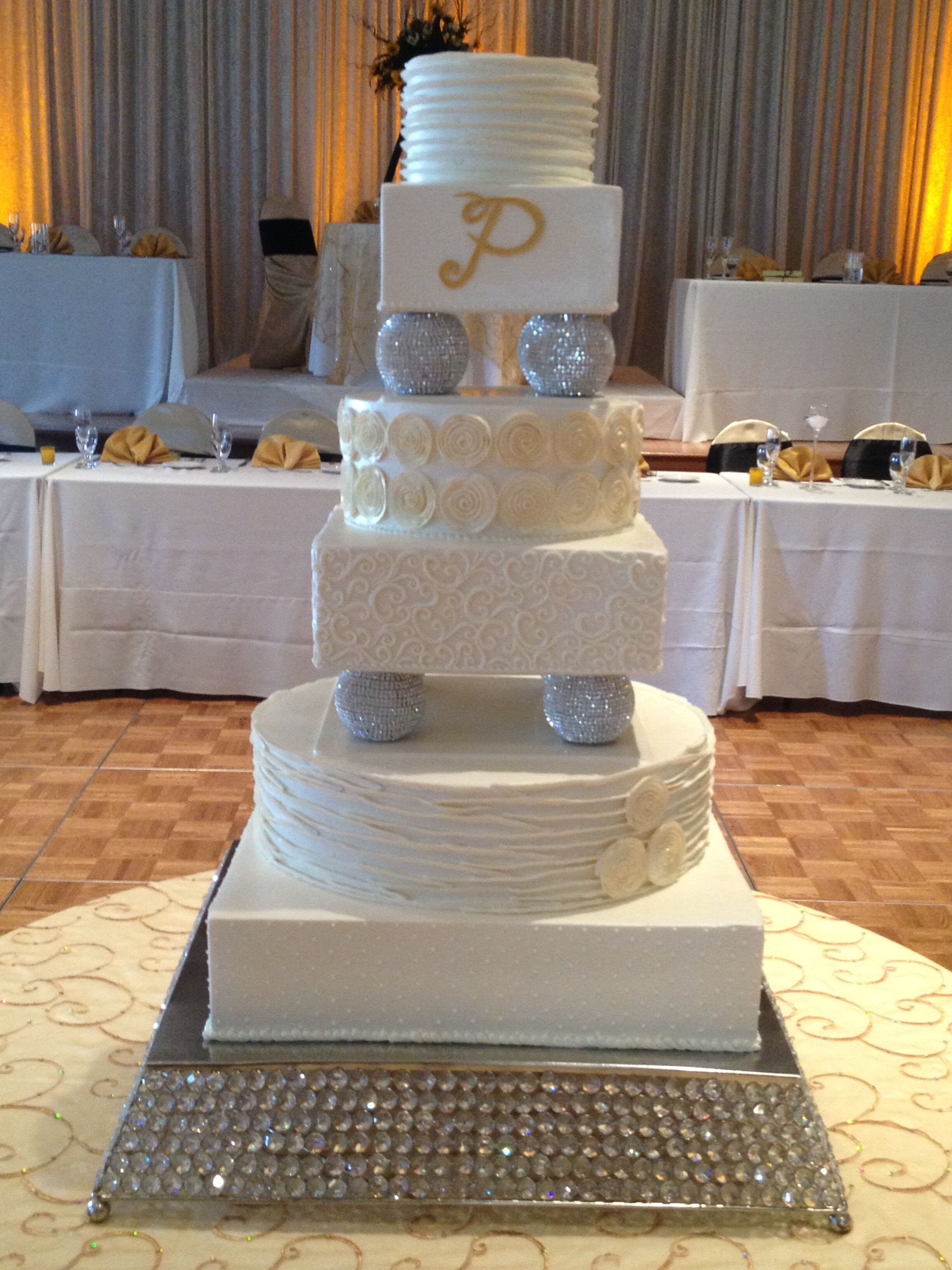 Holiday Market Wedding  Cakes  Royal Oak MI 