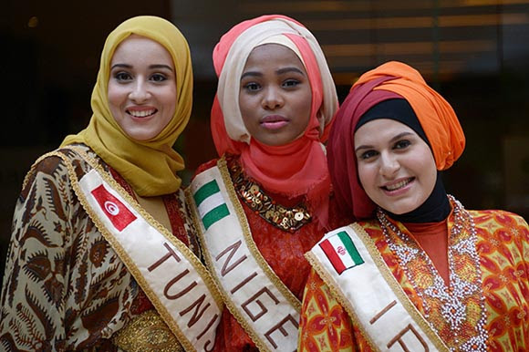 At Indonesian Muslim pageant beauty is judged with Quran At Indonesian Muslim pageant beauty is judged with Quran