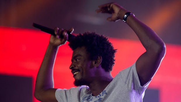 Cantor Seu Jorge se apresenta na primeira noite da Festa do Peão de Barretos 2012 (Foto: Flavio Moraes/G1)