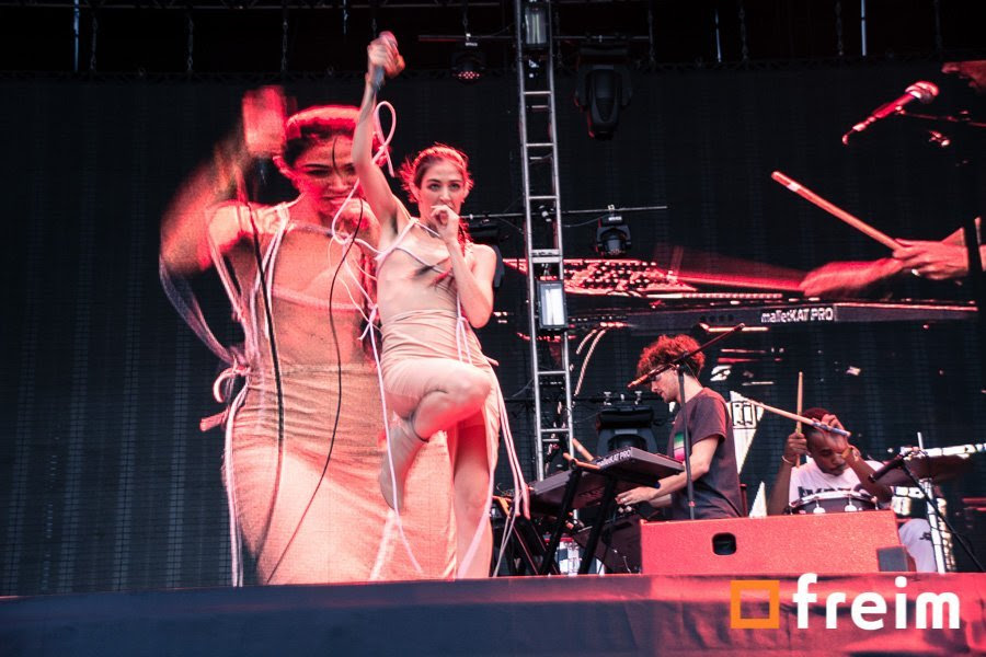 CHAIRLIFT-CORONA-CAPITAL-2015-9