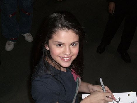 selena gomez pics. File:Selena Gomez 2.jpg