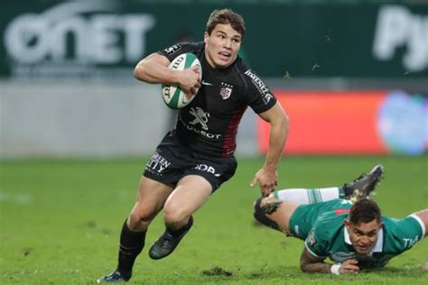 Le joueur de 24 ans, qui remplit ponctuellement cette fonction à toulouse, assurera le capitanat pour les trois matches que les bleus . Top 14 (Toulouse) : Antoine Dupont dÃ©butera Ã  l'ouverture